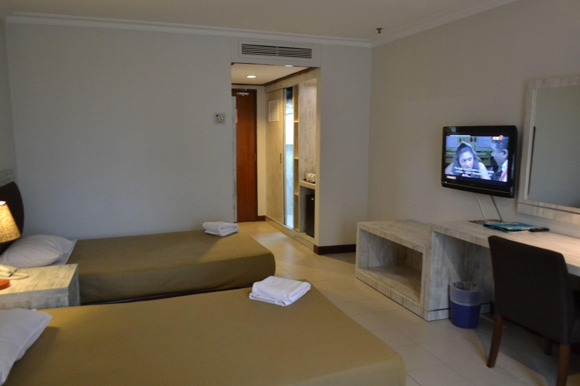 De Rhu Beach Resort Kuantan Dış mekan fotoğraf