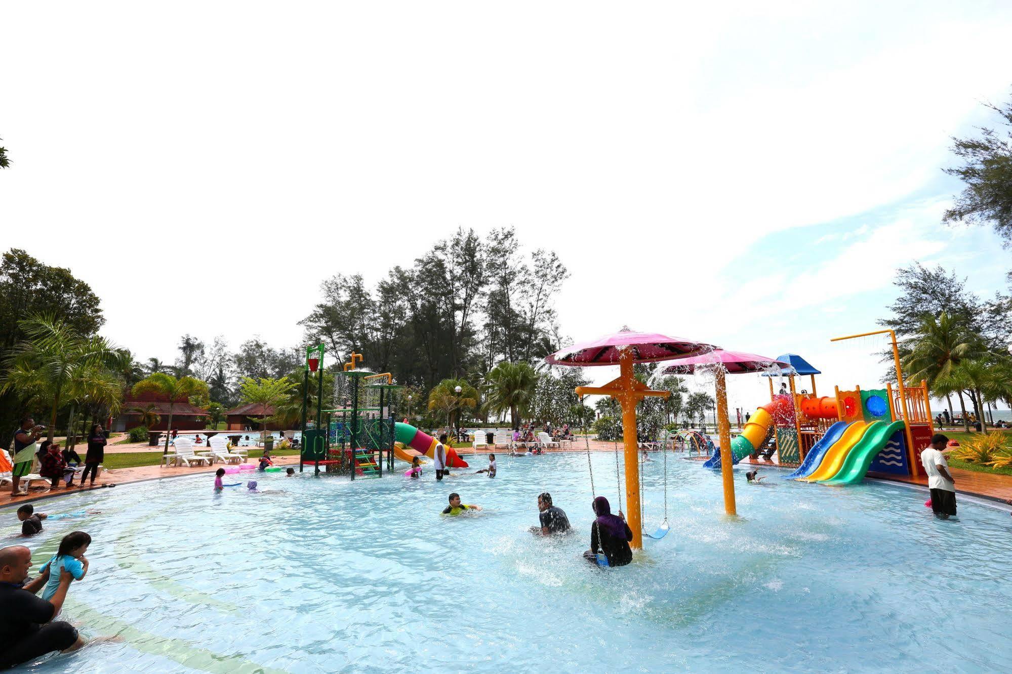 De Rhu Beach Resort Kuantan Dış mekan fotoğraf