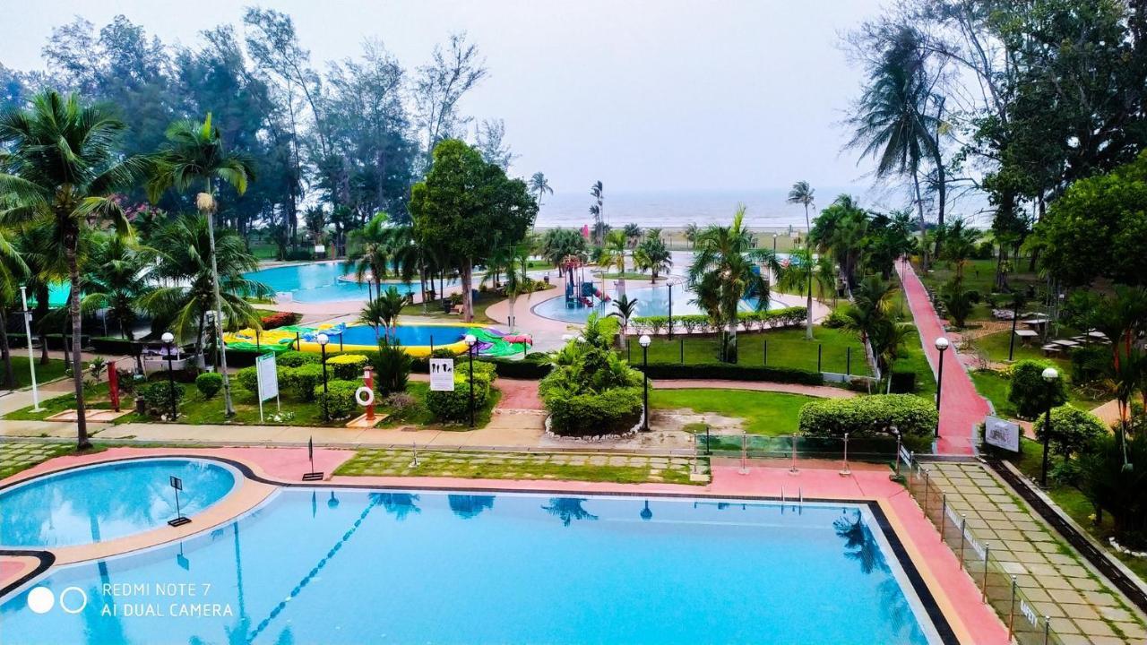 De Rhu Beach Resort Kuantan Dış mekan fotoğraf